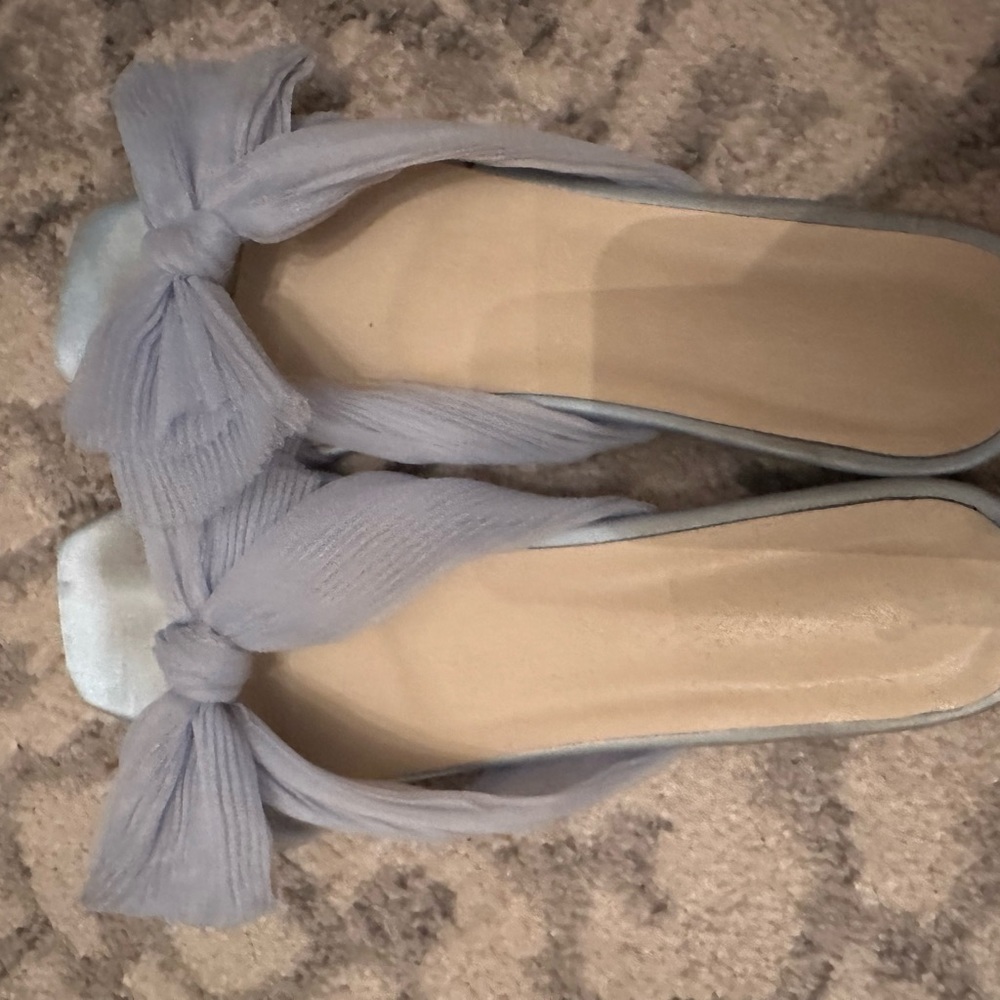 Gorgeous women’s size 11/43 baby blue bow slide sandals.